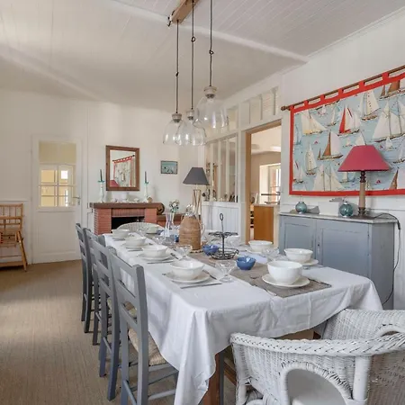 Familiale Pour 11 Personnes A 300m De La * Préfailles