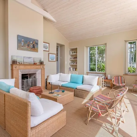 Familiale Pour 11 Personnes A 300m De La * Préfailles