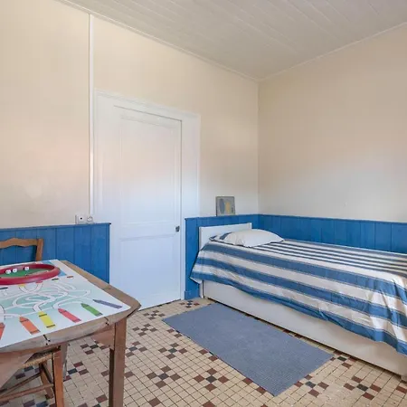 Familiale Pour 11 Personnes A 300m De La