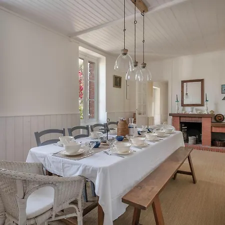 Familiale Pour 11 Personnes A 300m De La Préfailles