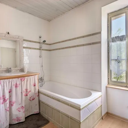 Familiale Pour 11 Personnes A 300m De La