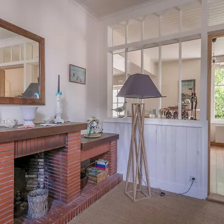 Familiale Pour 11 Personnes A 300m De La *