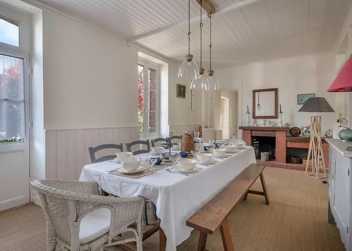 Familiale Pour 11 Personnes A 300m De La Préfailles