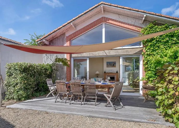 Familiale Pour 11 Personnes A 300m De La Préfailles