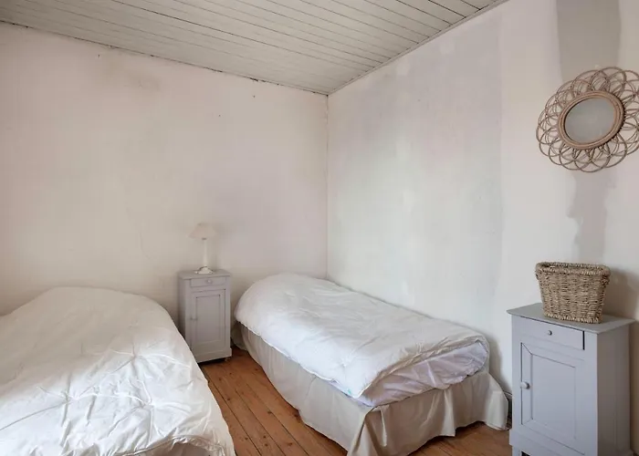 Familiale Pour 11 Personnes A 300m De La Préfailles