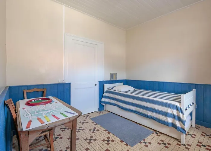 Familiale Pour 11 Personnes A 300m De La